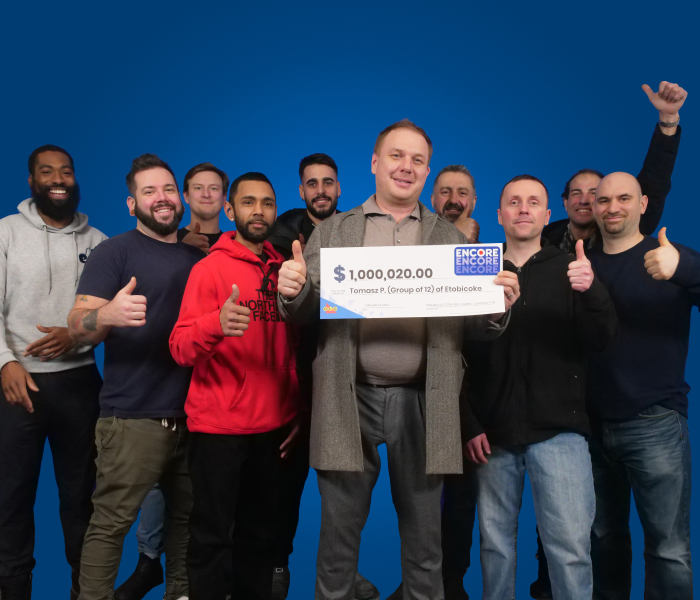 Photo du groupe de 12 gagnants